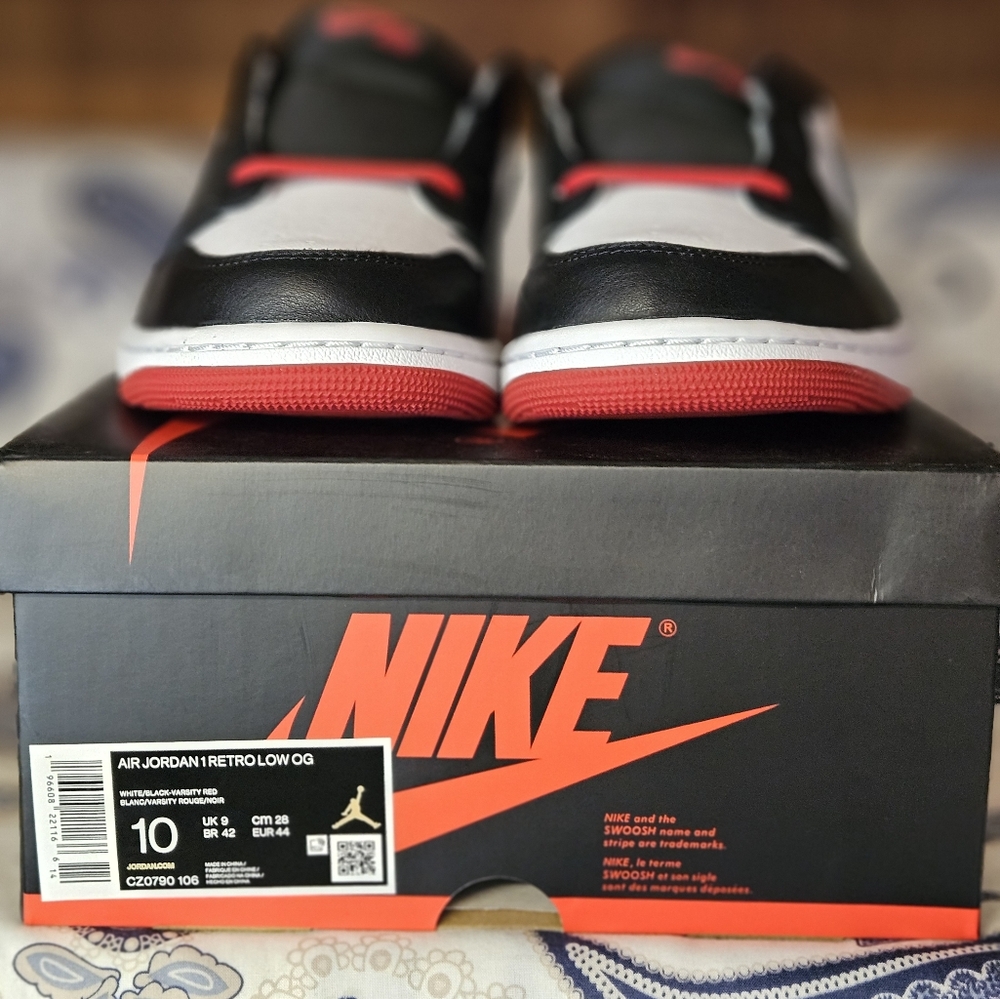 NIKE - Picture 3 of 16